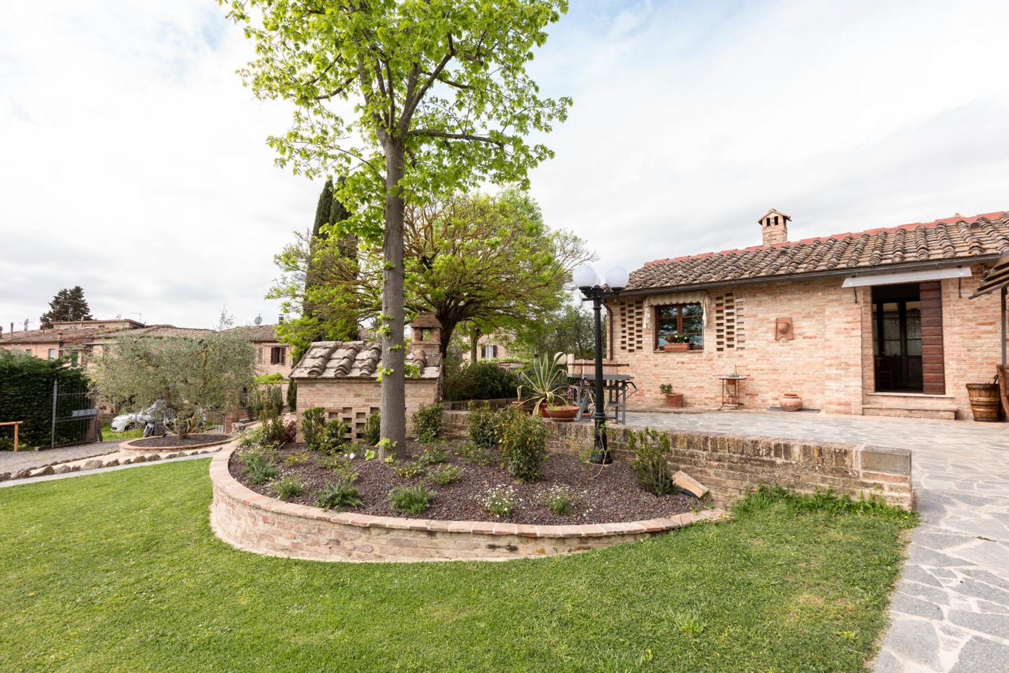 Asso Di Picche Apartment Siena Luaran gambar